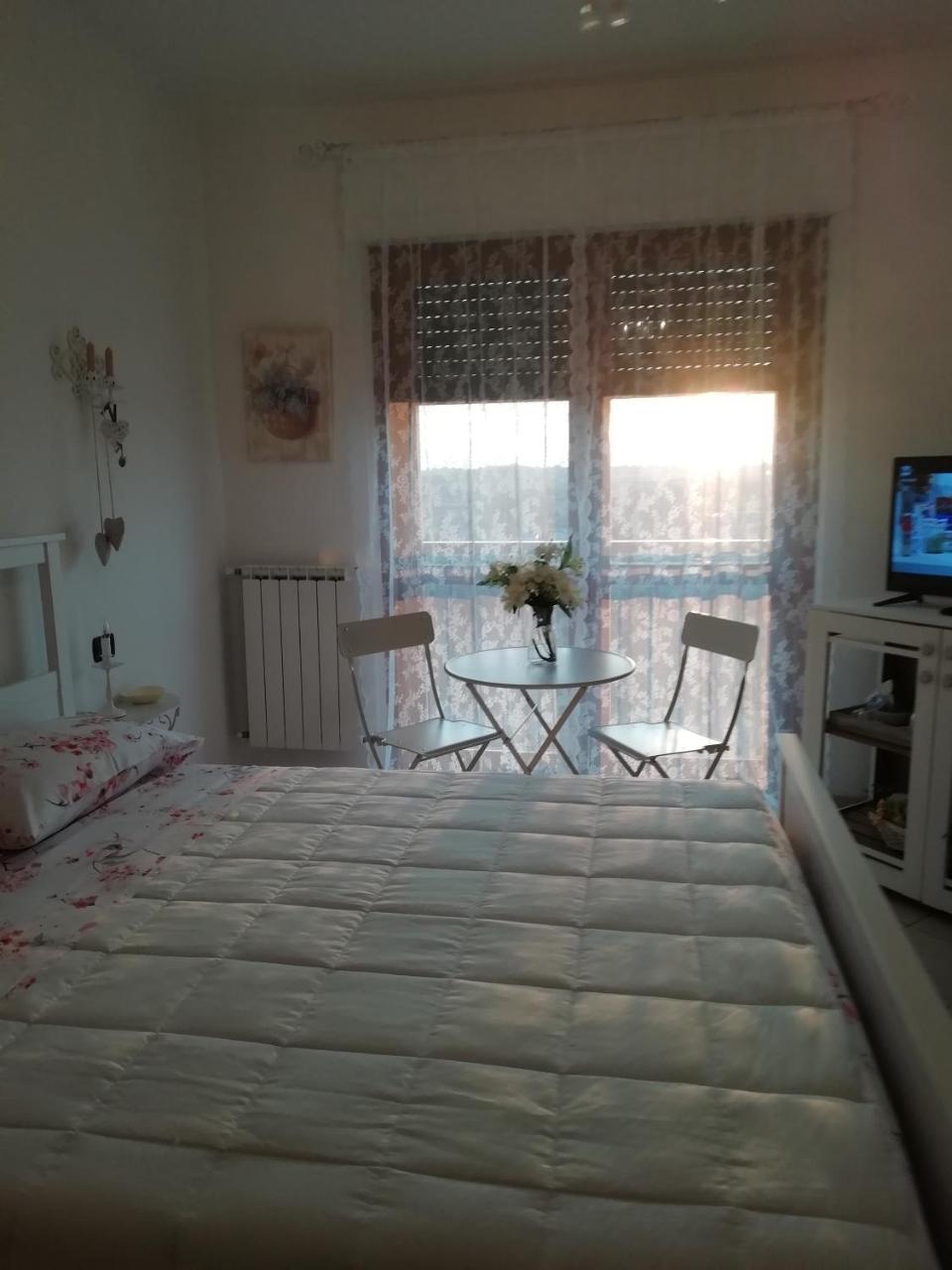 Beti House Heart'S And Roses Rooms Ponte Galeria Room photo