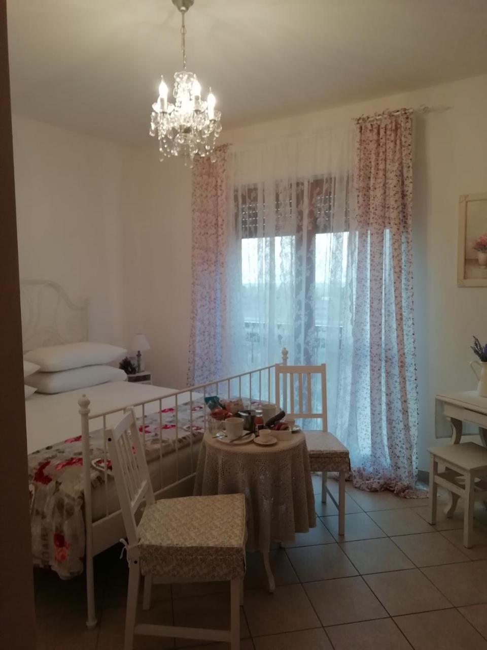 Beti House Heart'S And Roses Rooms Ponte Galeria Room photo