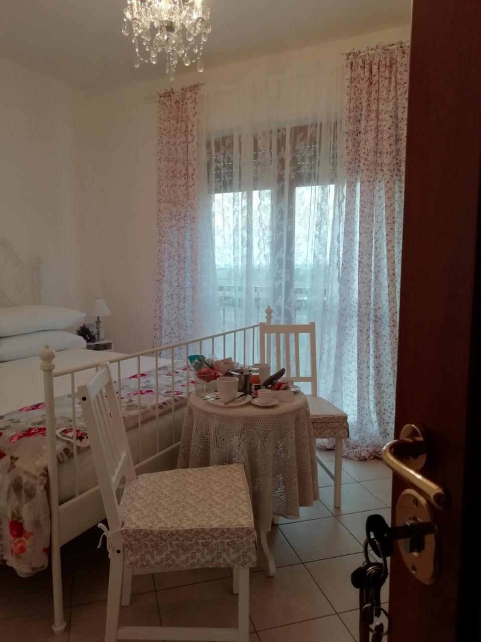 Beti House Heart'S And Roses Rooms Ponte Galeria Room photo